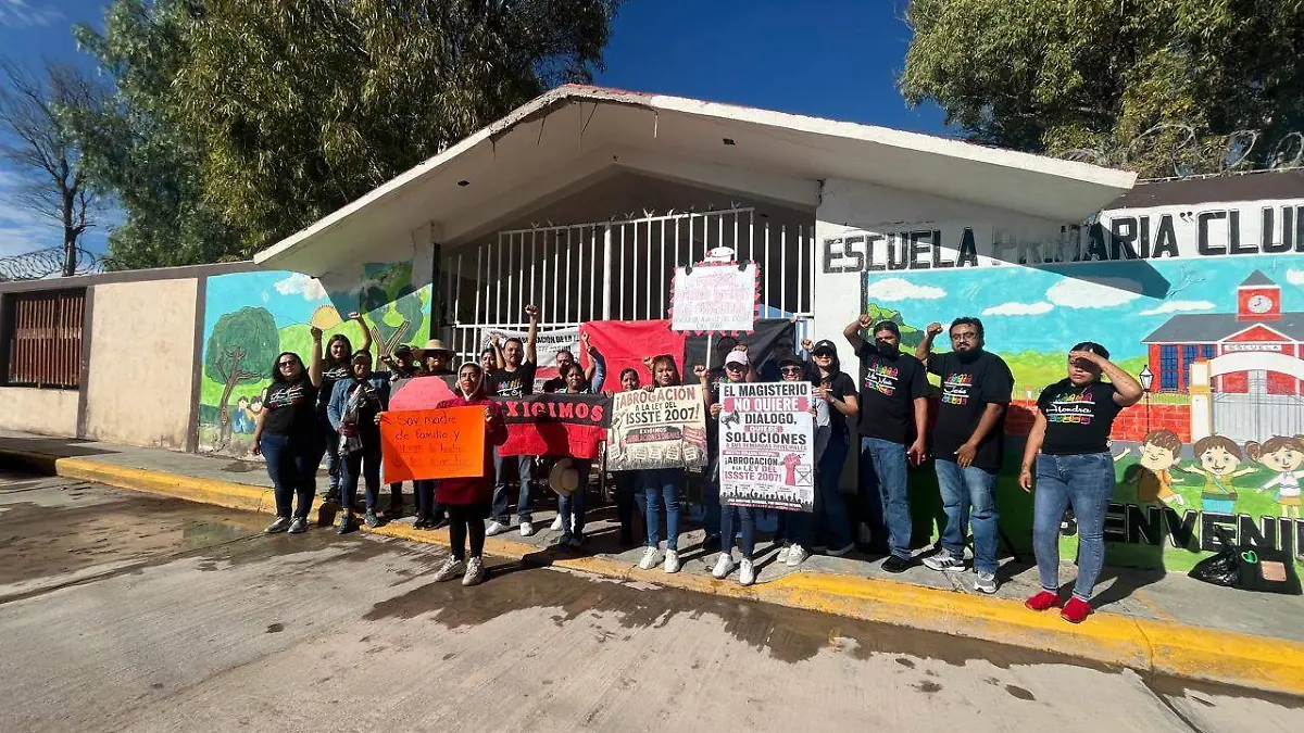 Docentes de la CNTE realizan paro simbólico en municipios de San Luis Potosí